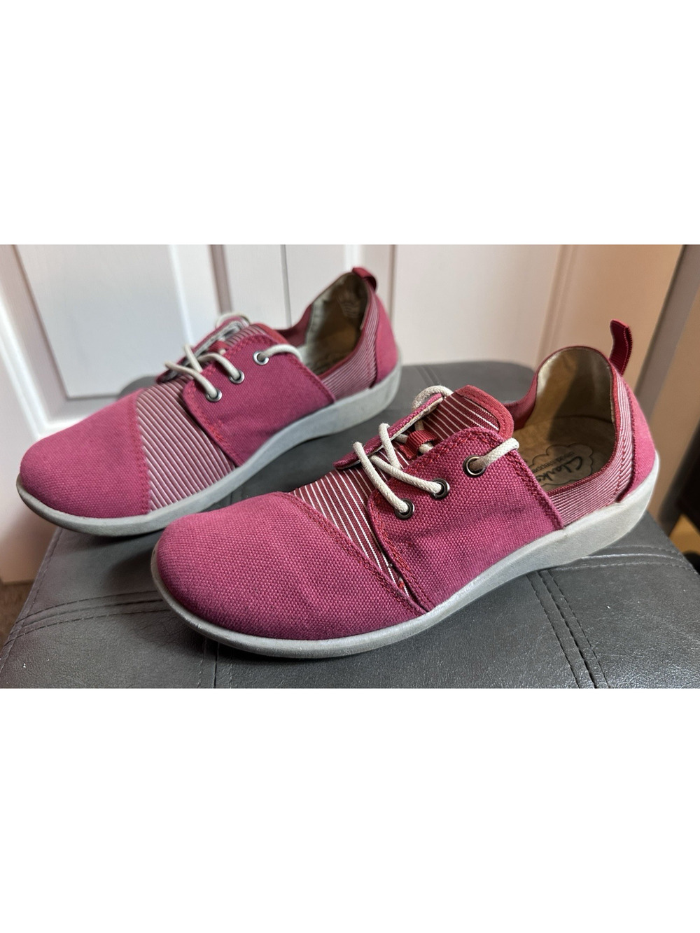 Kids‎ Clarks Cloudsteppers Shoes Sz 3.5Y Comfort Shoes Maroon Red Lace Up 16712